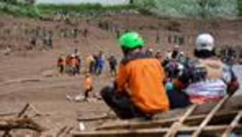 Tote in Indonesien: Nach Erdrutsch in Indonesien: Mehr Opfer entdeckt