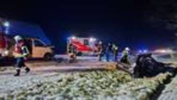 Unfälle: Auto landet im Gegenverkehr - Ein Schwerverletzter