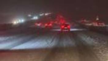 Verkehr: Zahlreiche Unfälle nach Wintereinbruch in Baden-Württemberg