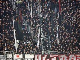 erst absolute stille, dann pfiffe: frankfurter fans wenden sich gegen abstürzende eintracht