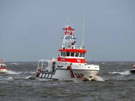 rettungskragen gefunden: seemann vor cuxhaven seit stunden vermisst