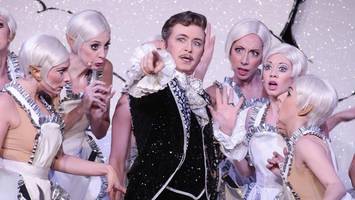 „Frau Luna“ im Tipi: Die Schwerkraft ist aufgehoben