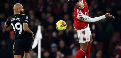 premier league: manchester united gewinnt überraschend beim fc arsenal