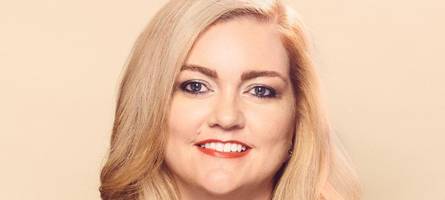 Ist Colleen Hoovers Romantisieren toxischer Beziehungen zeitgemäß?