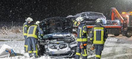 Schwerverletzte und Sperrungen: Neuschnee führt zu zahlreichen Unfällen auf Bayerns Straßen