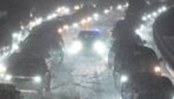 verkehr: wintereinbruch legt verkehr lahm: wo es besonders heftig war