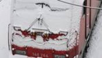 Verkehrsbehinderungen: Schnee sorgt für Verspätungen und Ausfälle im Nahverkehr
