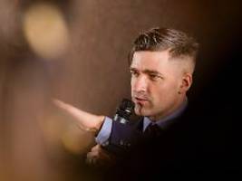 afd-gespräche über remigration: rechtsextremist martin sellner im thüringer landtag empfangen