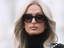 Krankheit, die sie nicht kannte: Paris Hilton spricht über extrem schmerzhafte 2000er Jahre