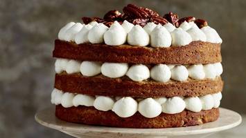 Natursüßer Pekannuss-Bananen-Layercake