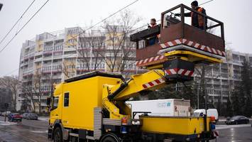 tram-verkehr steht in berlin still: warum die enteisung so aufwendig ist