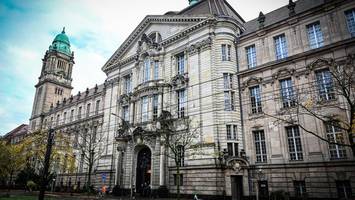 verrat von dienstgeheimnissen: geldstrafe wegen ungewöhnlicher freundschaft