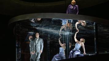 „Violanta“-Premiere: Gefangen im Schneckenhaus ihrer einsamen Seele