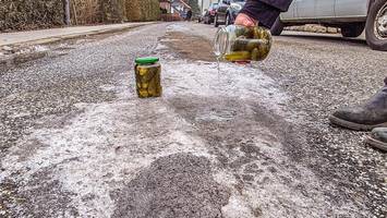 Gurkenwasser gegen Eisglätte: CDU will Einsatz prüfen lassen