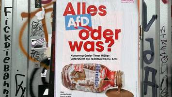 „Alles AfD oder was?“: Plakatkampagne gegen Müllermilch in Hamburg