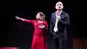 „mama odessa“ an den hamburger kammerspielen: publikum feiert ideales bühnenpaar
