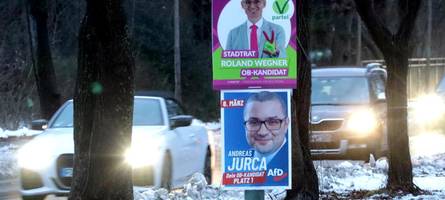 „Bodycheck“ beim Plakatieren: Augsburger Stadtrat berichtet von Zusammenstoß mit AfD-Helfern