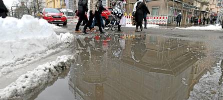 „Nicht mit so viel gerechnet“: Heftiger Schneefall überrascht  Räumdienst in Augsburg