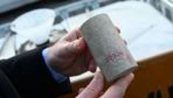 Alternative zu Zement: Pinkeln für Beton - Forscher sammeln Urin von Campern