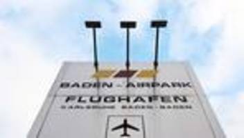 ausreise verweigert: reisepass für notizen genutzt – mann darf nicht fliegen