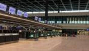 deutschlands größtes drehkreuz: hunderte komparsen testen ablauf am neuen flughafen-terminal