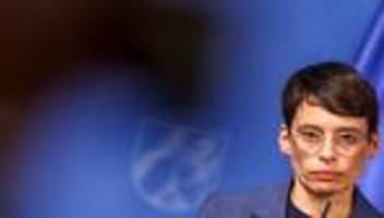 Landesregierung: Fluchtministerin Paul zu Rücktritt: muss Ruhe zurückkehren