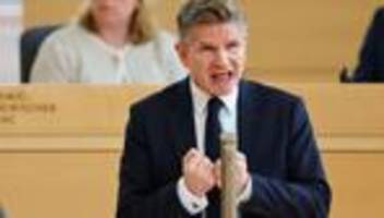 oppositionsvorstoß: opposition fordert bessere bedingungen für hebammen