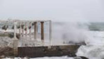 Wintersturm in Urlaubsregion: Atlantikstürme ziehen über Iberische Halbinsel hinweg