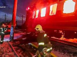 tote und verletzte: russische shahed-drohnen schlagen in ukrainischen zug ein