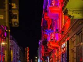 am finanzamt vorbei: studie: schattenwirtschaft auf über 500 milliarden angewachsen