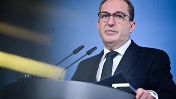 Handzettel, Plakate – und eine Million Euro: So sucht Dobrindt Linksextremisten