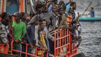 Spanien vollzieht überraschende Wende bei Migration – „Brauchen sie“