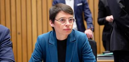 Nordrhein-Westfalen: Flüchtlingsministerin Josefine Paul tritt zurück