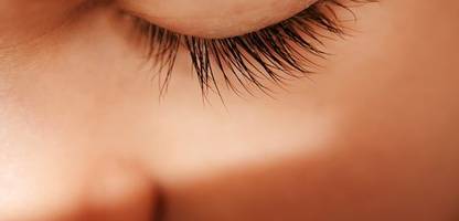 Wimpern-Seren: Längere Wimpern, bleibende Schäden?