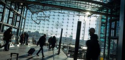 Deutschlandticket: Preiserhöhung führt kaum zu Kündigungen