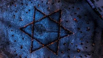 menschlicher davidstern: hamburg setzt leuchtendes zeichen der solidarität