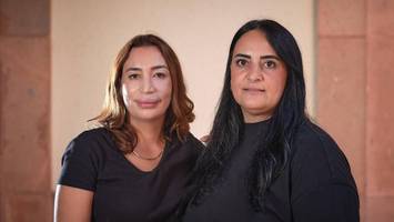 bewegend: zwei junge frauen und die schmerzhafte erinnerung an die nsu-morde