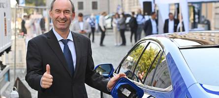 „das wasserstoff-auto hat sich bei uns erledigt“ – doch aiwanger setzt weiter auf die technik