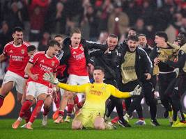 4:2 gegen real madrid: benfica und mourinho erreichen durch ein torwarttor in der nachspielzeit die playoffs