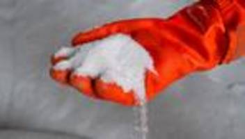 Anhaltende Glatteisgefahr: Winterwetter sorgt für hohen Streusalzverbrauch