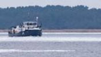 Eis auf der Ostsee: Eisbrecher soll Passagiere befördern - Amt sieht Gefahren