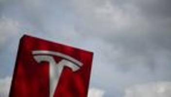 Elektroauto-Hersteller: Tesla schließt erstmals ein Jahr mit Umsatzrückgang ab