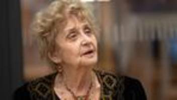 Holocaust-Gedenken: Papiere der Vernichtung – Mit einer Überlebenden im Archiv