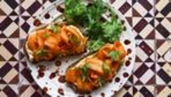 karottenlachs-sandwich: eine nebendarstellerin rückt in die tellermitte