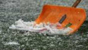 Wintereinbruch in Thüringen: Schnee und Eis: Frauen-Spiel Jena gegen Bayern abgesagt