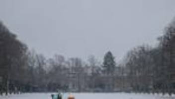 Winterwetter: Glatte Straßen, Unfälle und Schulausfälle in Niedersachsen