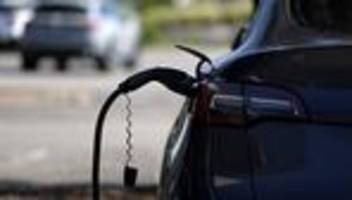 E-Auto-Hersteller: Tesla schließt erstmals ein Jahr mit Umsatzrückgang ab