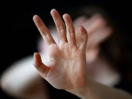 Freiheitsstrafe statt Lebenslang: Mann zündete Frau an - Gericht sieht keine Tötungsabsicht 