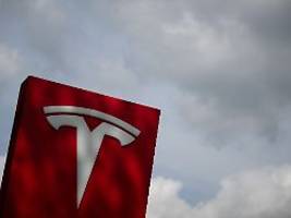 Musk spielt Bedeutung herunter: Tesla schließt erstmals ein Jahr mit Umsatzrückgang ab