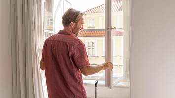 Verdauungsspaziergänge und Stoßlüften: Deutsche Routinen erobern Tiktok